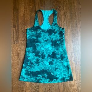 Lululemon tank size 6